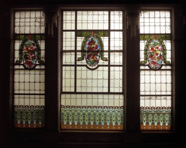 Вітражі старовинні, віконні або з міжкімнатних дверей, з складним орнаментом, декорами, не биті.